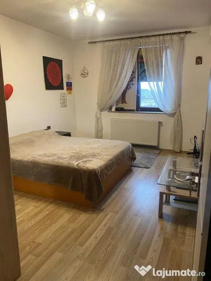 Apartament cu 2 camere decomandat în Tractorul