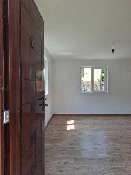 Casă cu Teren 400 Mp în Cladova