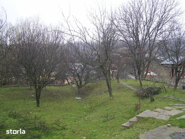 Casă cu 6 camere cu Teren 522 Mp în Central