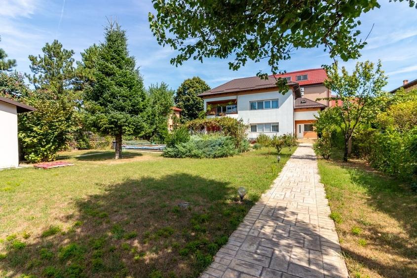 Casă individuală cu 6 camere cu Piscina în Roșu
