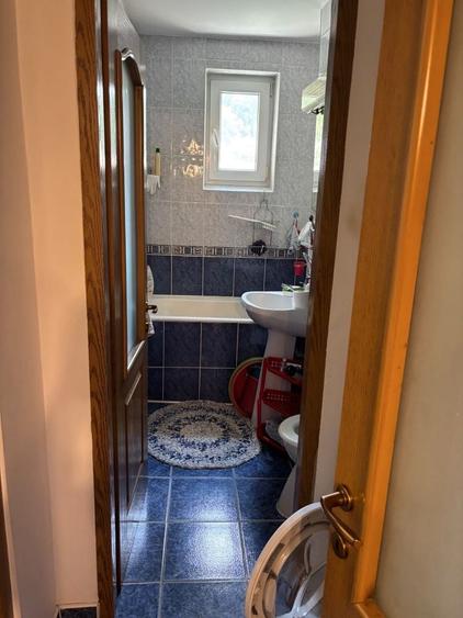 Apartament cu 3 camere semidecomandat în Ipotești