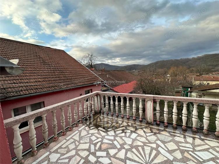 Casă cu 2 camere cu Teren 900 Mp în Est