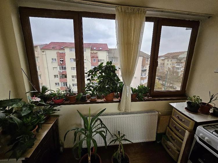 Apartament cu 3 camere decomandat în Soarelui