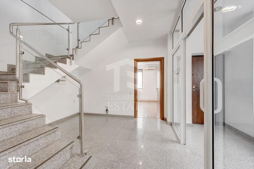 Spațiu comercial, de 950 mp, în Romană