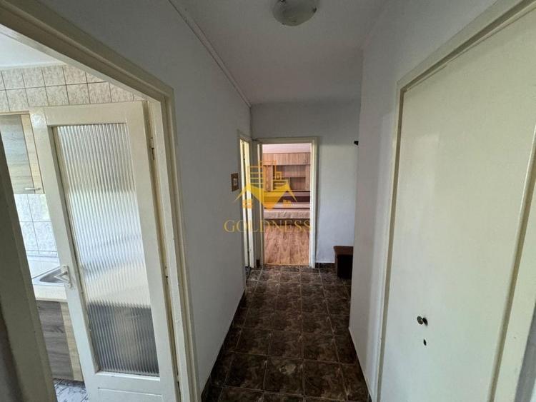 Apartament cu 2 camere semidecomandat, mobilat în P-ța Mihai Viteazul
