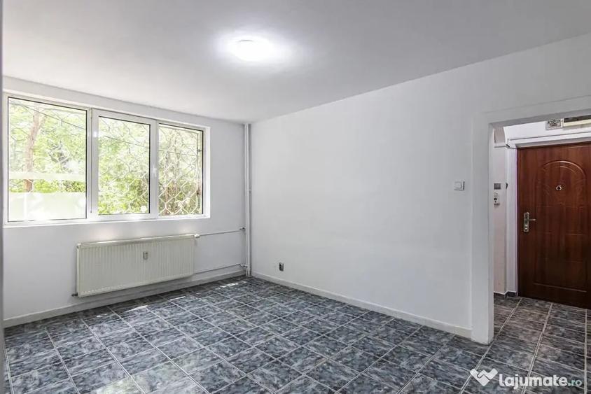 Apartament cu 4 camere semidecomandat în Drumul Taberei