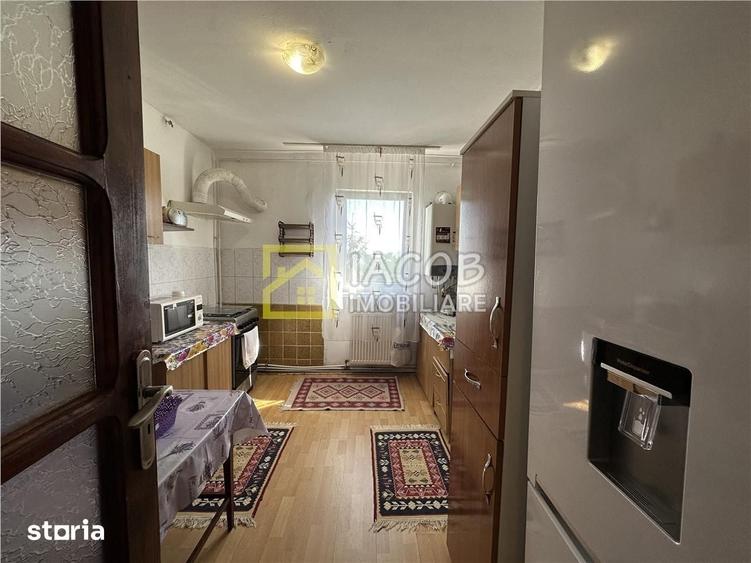 Apartament cu 3 camere decomandat în Republicii