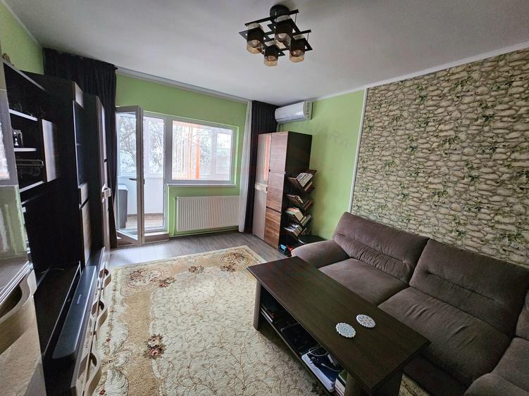 Apartament cu 2 camere decomandat, mobilat în Micro 20