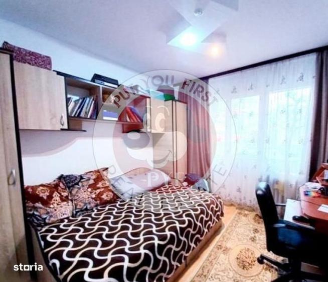 Apartament cu 4 camere decomandat în Rahova