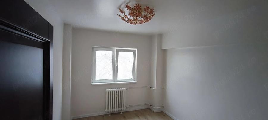 Apartament cu 4 camere semidecomandat în Colentina