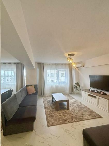 Apartament cu 3 camere semidecomandat în Runcu