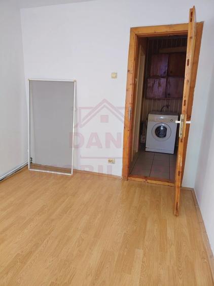 Apartament cu 2 camere semidecomandat, mobilat în Central