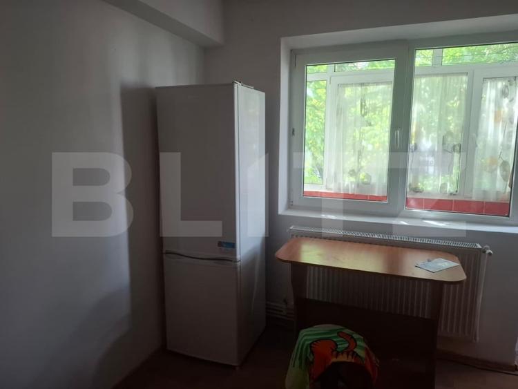 Apartament cu 2 camere semidecomandat, mobilat în Titu