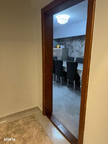 Apartament cu 3 camere decomandat în Calea București
