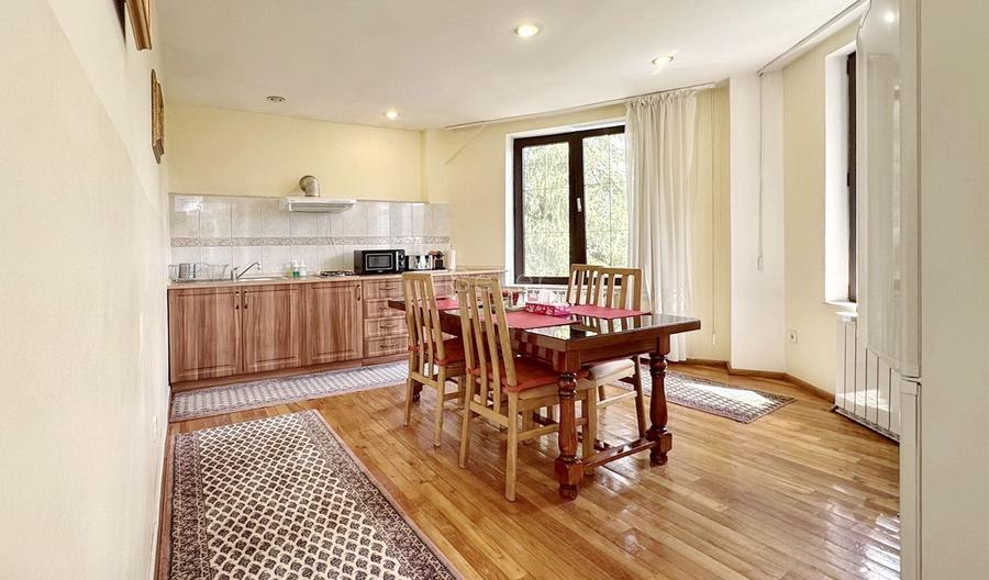 Apartament cu 4 camere decomandat, mobilat în Central