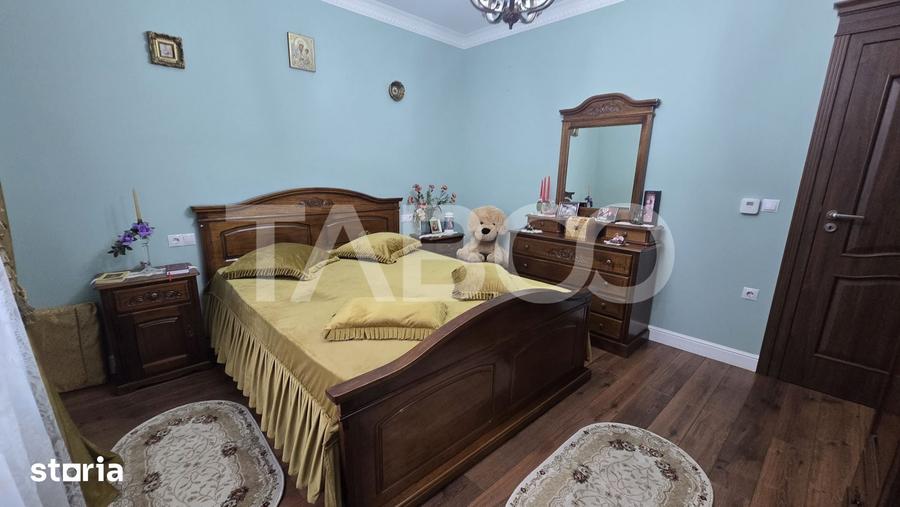 Casa individuala de vanzare 10 camere teren liber 530m zona Lupeni - 16
