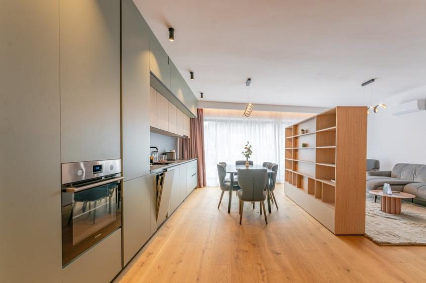 Apartament cu 4 camere decomandat, mobilat în Central