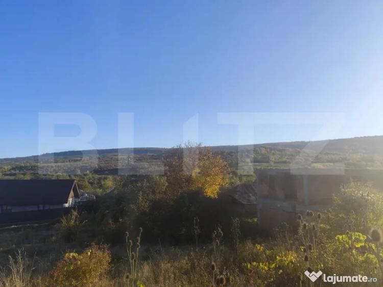 Teren de 2700 mp, în Tomești