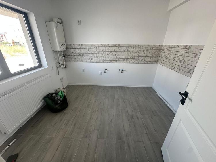 Duplex cu 4 camere cu Canalizare în Central