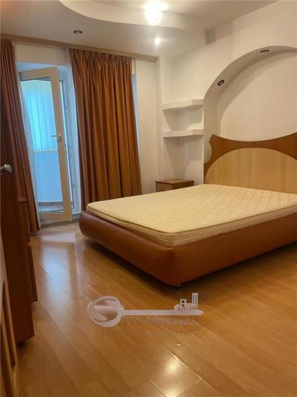 Apartament cu 3 camere decomandat în Nicolina