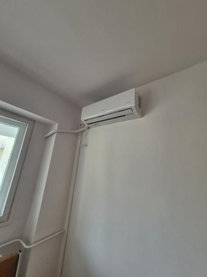 Apartament cu 4 camere semidecomandat în Colentina