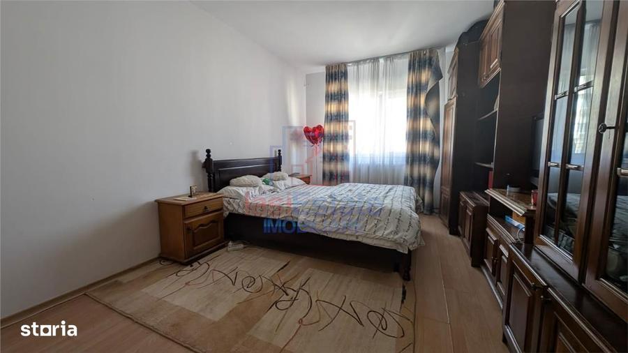 Apartament cu 3 camere decomandat în Canta