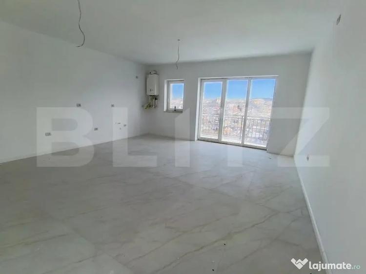 Apartament cu 4 camere semidecomandat în Central