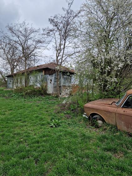 Casă individuală cu 2 camere cu Teren 4260 Mp în Periferie