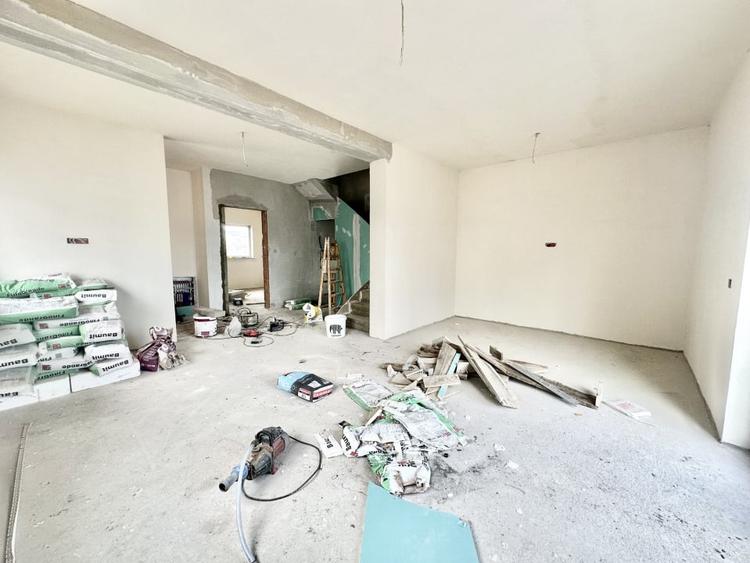 Duplex cu 4 camere cu Canalizare în Moșnița Nouă