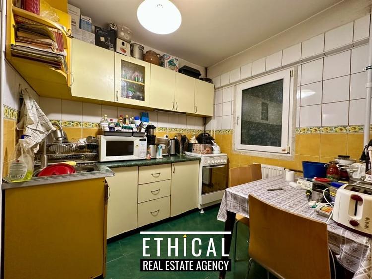 Apartament cu 3 camere decomandat în Drumul Taberei