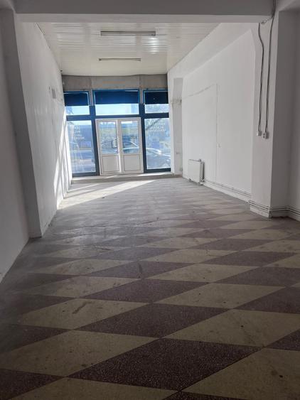 Spațiu comercial, de 80 mp, în Roman