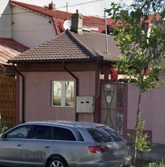 Casă cu 4 camere în Barieră