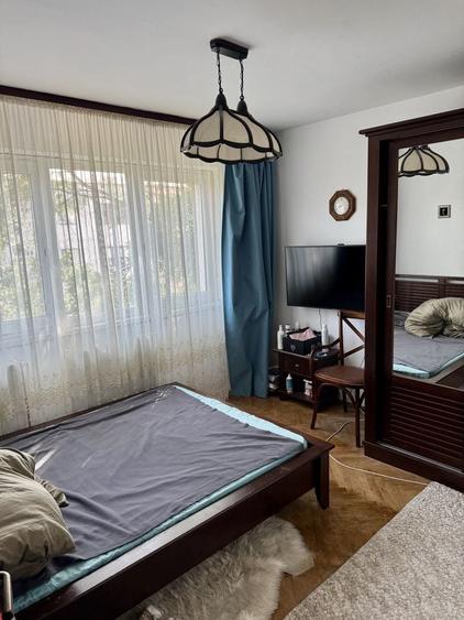 Apartament cu 4 camere decomandat în Valea Rosie