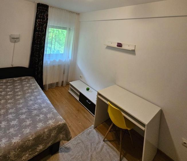 Apartament cu 3 camere semidecomandat în Mănăștur