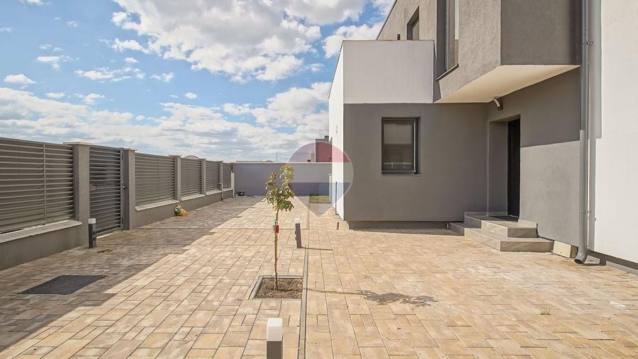 Casă individuală cu 5 camere cu Teren 500 Mp în Sânpetru