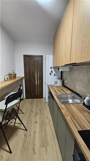 Apartament cu 2 camere semidecomandat, mobilat în Pajura