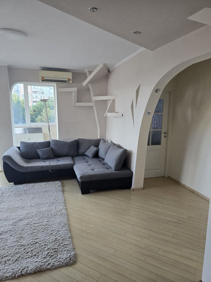 Apartament cu 3 camere decomandat în Nufărul