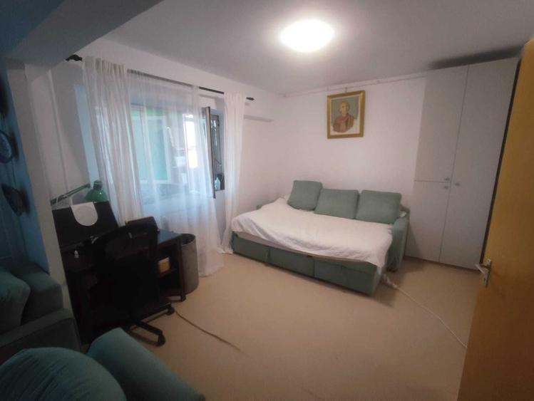 Apartament cu 3 camere semidecomandat în Titulescu
