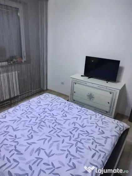 Apartament cu 3 camere semidecomandat în Micro 17