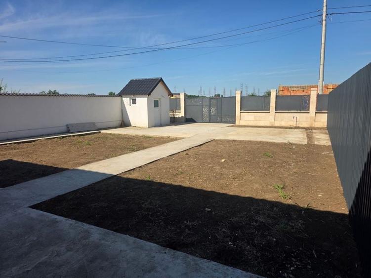 Casă cu 2 camere cu Teren 300 Mp în Cazasu
