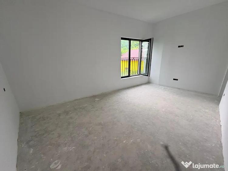 Apartament cu 3 camere semidecomandat în Griviței