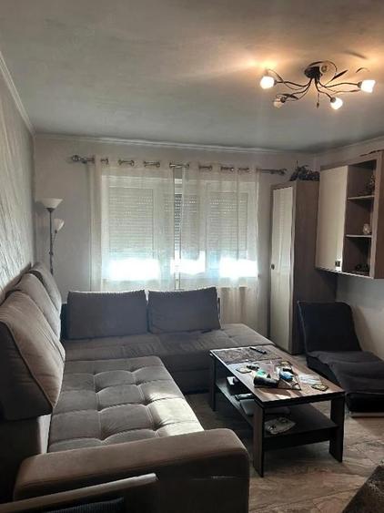 Apartament cu 3 camere decomandat, mobilat în Dacia