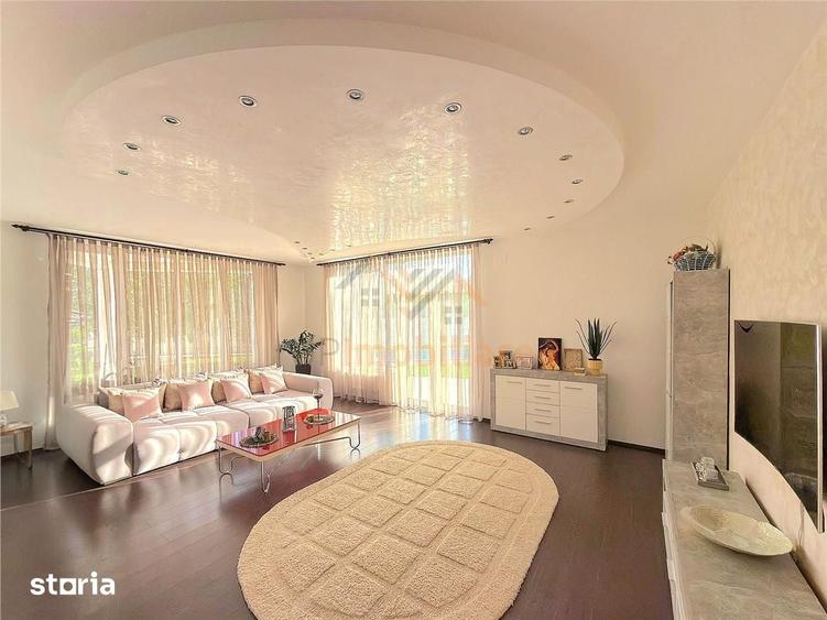 Casă cu 6 camere cu Teren 1178 Mp în Sânmartin