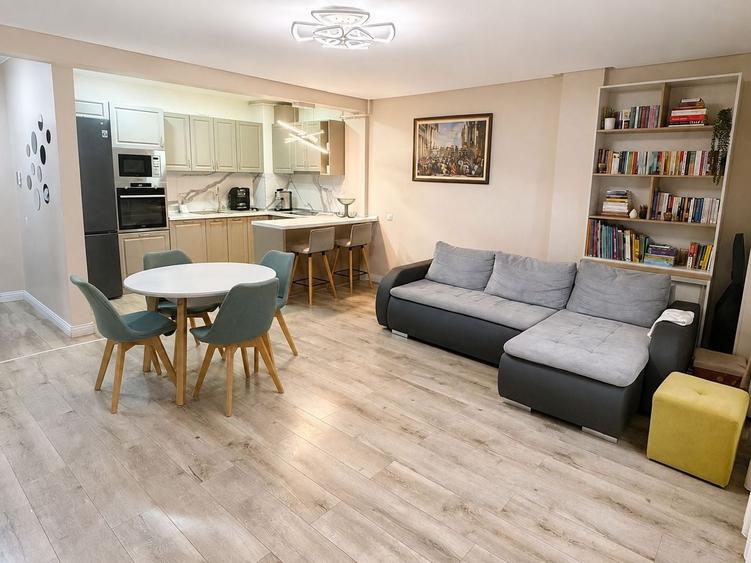 Apartament cu 3 camere semidecomandat, mobilat în Florești