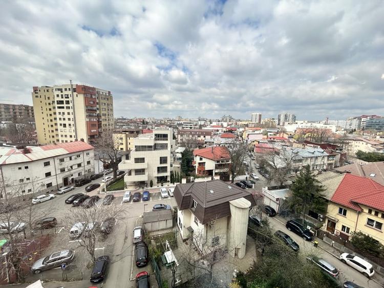 Apartament cu 3 camere decomandat, mobilat în P-ța Alba Iulia