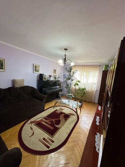 Apartament cu 3 camere decomandat în Dancu