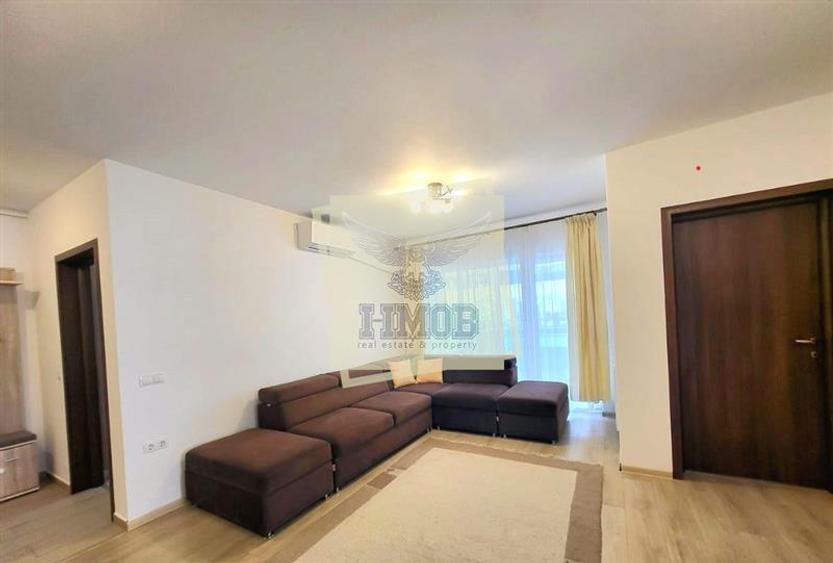 Apartament cu 3 camere semidecomandat, mobilat în Piața Cluj