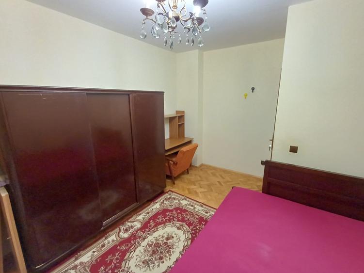 Apartament cu 3 camere semidecomandat, mobilat în Tineretului