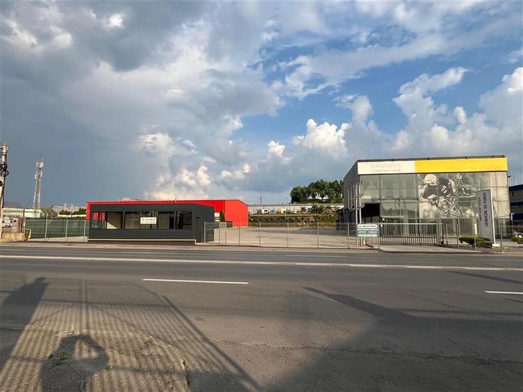 Spațiu comercial, de 55 mp, în Depozite