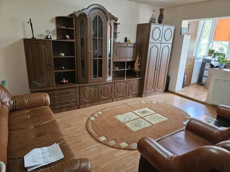 Apartament cu 3 camere decomandat în Central
